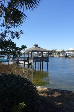 Wilmington, Kuzey Carolina 'daki Pavilion ve Dock on the Water' ı izledi.