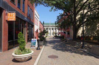 DURHAM, NC / USA - Eylül 2019: Durham 'daki ABD Postanesine Giden Yaya Yolu