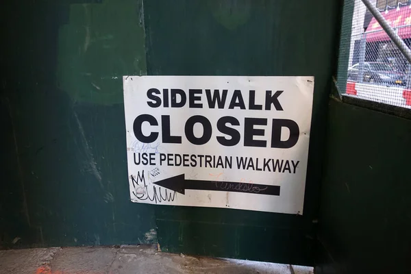 Sidewalk Uzavřené Znamení Publikováno Zeď New York City — Stock fotografie