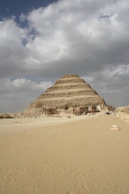 Mısır, Saqqara bölgesi. Firavun Djoser 'in adım piramidi.