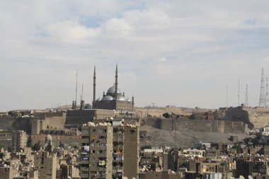 İbn-i Tulun Camii 'nin sarmal minaresinden Kahire manzarası.