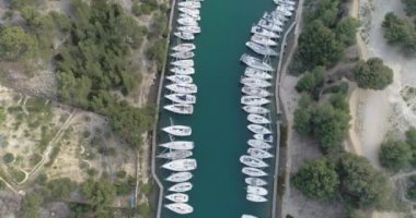 Fransa 'da Marsilya ve Cassis yakınlarındaki Lerevine Deresi Calanque manzarası