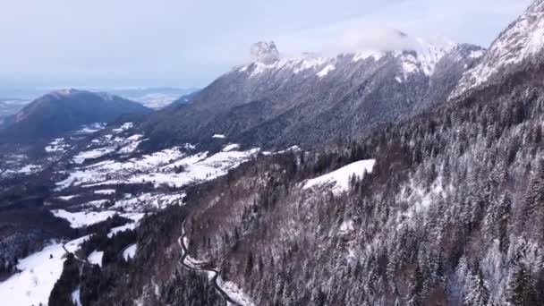 Drone footage aerial in winter snow ski sunny days. Sky Area French Alps — Vídeo de stock