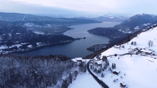 Panoramic Drone Shot of the Beautiful Scenary and a Lake in France — Stok Video