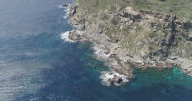 Iles DHyeres 'in hava manzarası, Fransız Adası güneşli, güzel bir günde.