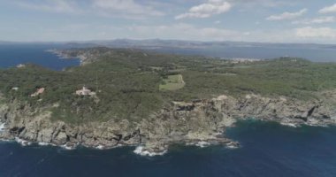 Iles DHyeres 'in hava manzarası, Fransız Adası güneşli, güzel bir günde.