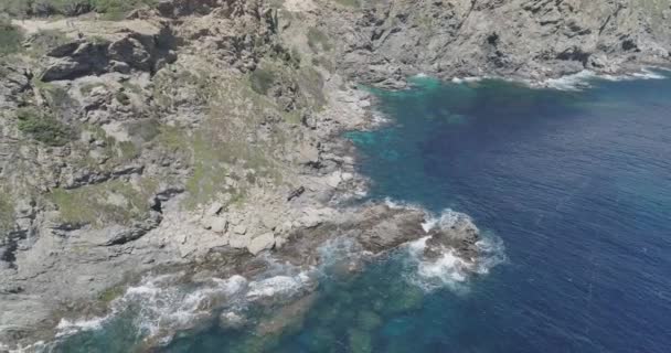 Vista aérea de Iles dHyeres, isla francesa en un día soleado y hermoso. — Vídeos de Stock