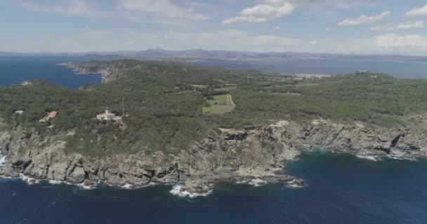 Luftaufnahme der Iles dHyeres, Französisch Insel an einem sonnigen, schönen Tag. — Stockvideo