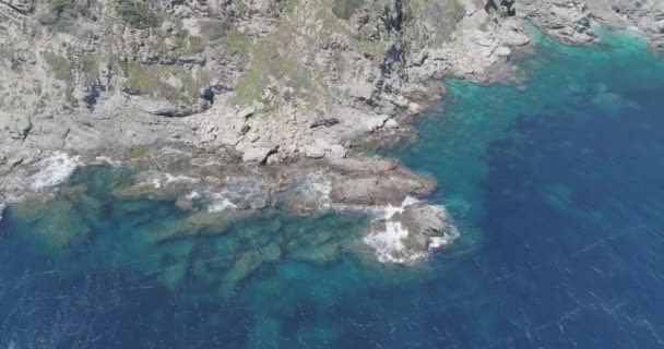 Vista aérea de Iles dHyeres, isla francesa en un día soleado y hermoso. — Vídeos de Stock