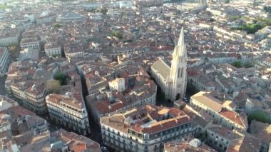 Yazın gün doğumunda Montpellier Saint Anne Kilisesi 'nin hava manzarası. Yüksek kaliteli 4K DJI Phantom 4 PRO görüntüleri