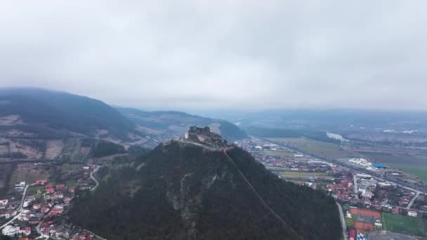 Wspaniały Widok Lotu Ptaka Średniowieczną Kamienną Fortecę Deva Pochmurny Dzień — Wideo stockowe