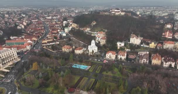 Strzał Drona Malowniczej Metropolii Piękna Kinowa Katedra Brasov Rumunia Wysokiej — Wideo stockowe