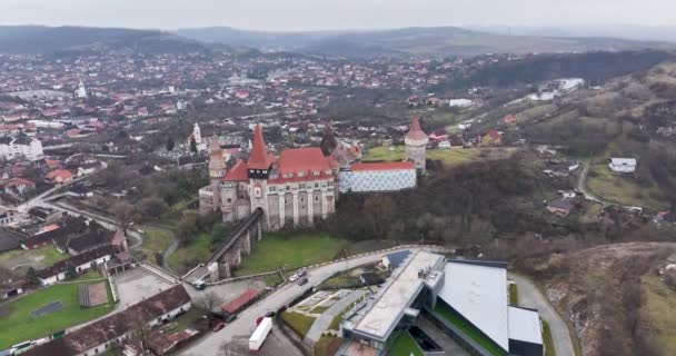 Διάσημη Έλξη Γοτθικό Κάστρο Corvin Στην Hunedoara Τρανσυλβανία Ρουμανία Υψηλής — Αρχείο Βίντεο