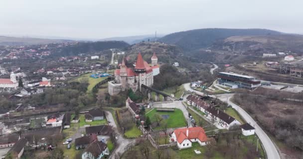 Διάσημη Έλξη Γοτθικό Κάστρο Corvin Στην Hunedoara Τρανσυλβανία Ρουμανία Υψηλής — Αρχείο Βίντεο