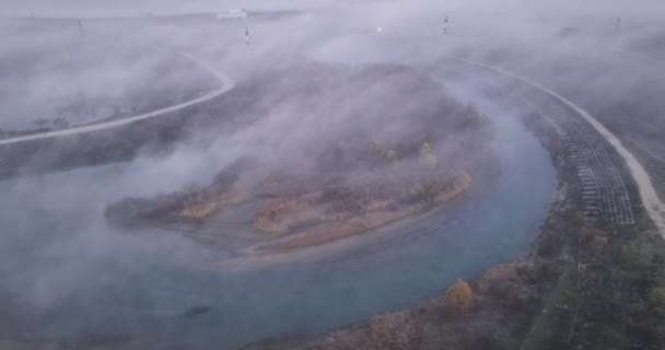 Romanya Daki Bir Gölün Üzerinde Sis Olan Gündoğumunun Sinematik Hava — Stok video
