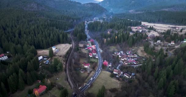 Mała Historyczna Typowo Rumuńska Wieś Polderowa Wsi Samochody Ciężarówki Przejeżdżają — Wideo stockowe