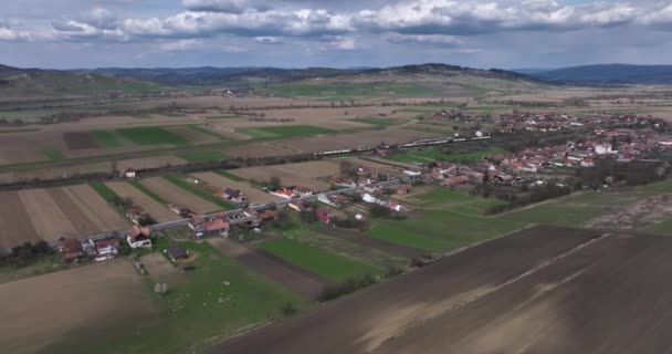 Πτήση Πάνω Από Ρουμανική Ύπαιθρο Ένα Παραδοσιακό Χωριό Όμορφο Καλοκαίρι — Αρχείο Βίντεο