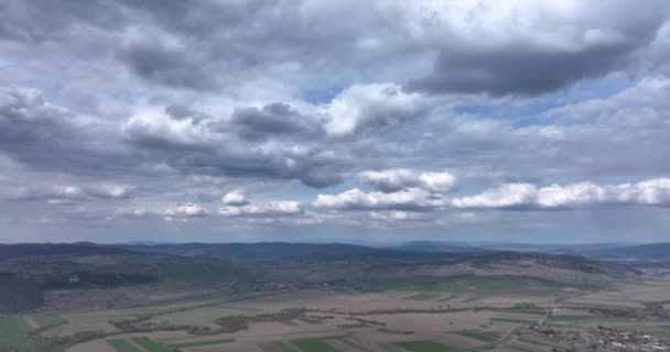 Λευκά Σύννεφα Αιωρούνται Στον Ουρανό Μπλε Ουρανό Άσπρα Σύννεφα Φουντωτά — Αρχείο Βίντεο