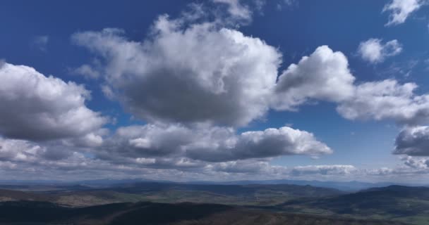 Vista Aérea Superior Céu Belas Nuvens Grandes Verão Filmagem Alta — Vídeo de Stock