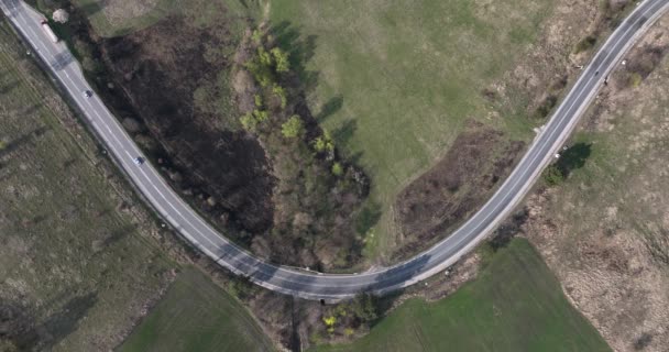 Aérea Arriba Hacia Abajo Cinemática Carretera Campo Verano Coches Que — Vídeos de Stock