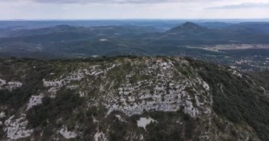 cirque de The Cirque de Moureze is located in the commune of Moureze in the department of Herault. It is close to the Lac du Salagou and the village of Villeneuvette. High quality 4k footage
