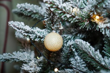 Yılbaşı ağacı için yeni yıl süslemesi..         