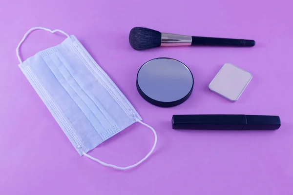 Medical Mask Cosmetics Mirror Powder Powder Brush Mascara — Stok fotoğraf