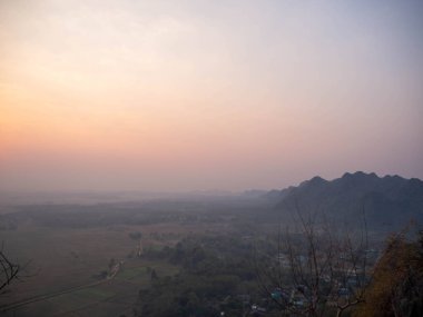 Dağlar, doğa ve sabah ışığı