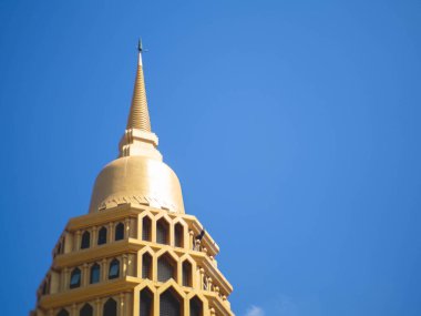 Tayland 'dan izole edilmiş altın pagoda.