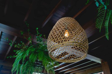 Lamba tahtadan yapılmış bir ağ.