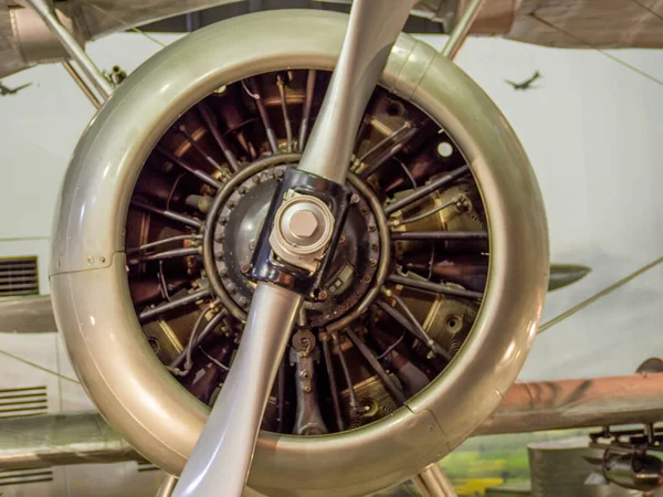 Передний Пропеллер Военного Самолета — стоковое фото