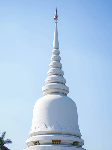 Weiße Pagode Wat Phra Mahathat Thailand — Stockfoto