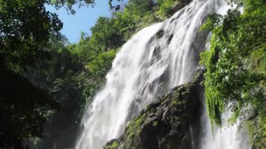 Mae Wong Ulusal Parkı 'ndaki orman ve dağ ya da Chong Yen, Kamphaeng Phet Eyaleti, Tayland