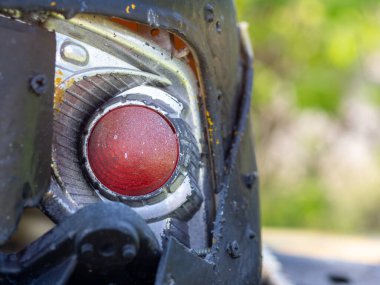 Yakın çekim robotun kırmızı gözü. 