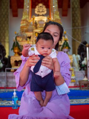 Kadın ve bebek Asyalı ve milliyetçi Tayland mutlu hissettiriyor.