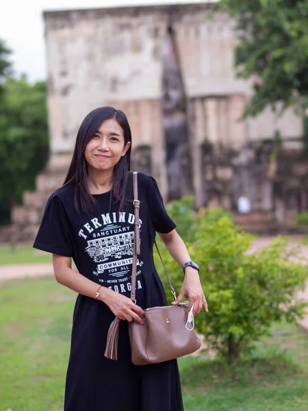 Asian Woman Ancient Temple Sukhothai Historical Park Old Sukhothai City — Foto de Stock