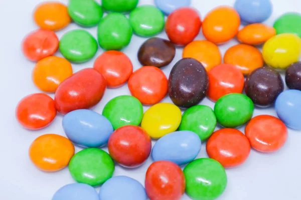 화이트 그라운드의 맛있는 사탕에 — 스톡 사진
