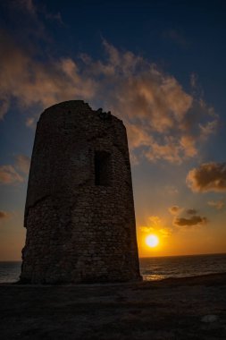 Tramonto alla torre di Sa Mora, Capo Mannu, Comune di San Vero Milis, county di Oristano, Sardegna