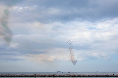 Esibizione delle Frecce Tricolore per la the la the San Nicola di Bari, citt di Bari, Puglia