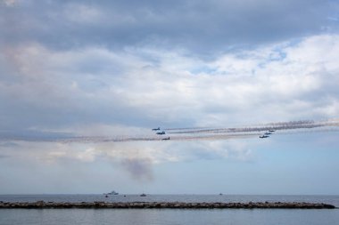Esibizione delle Frecce Tricolore per la the la the San Nicola di Bari, citt di Bari, Puglia