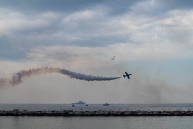 Esibizione delle Frecce Tricolore per le Ã it di San Nicola di Bari, citt di Bari, Puglia