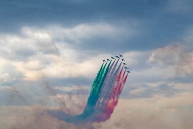 Esibizione delle Frecce Tricolore per le Ã it di San Nicola di Bari, citt di Bari, Puglia