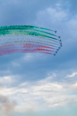 Esibizione delle Frecce Tricolore per le Ã it di San Nicola di Bari, citt di Bari, Puglia
