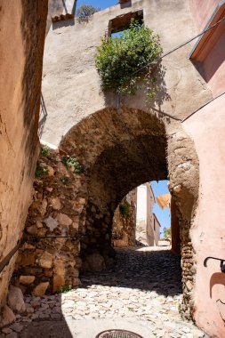 Scorci del comune di Posada e del castello delle Fave, provincia di Nuoro, Sardegna