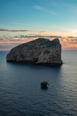 Tramonto sul kısrağı e Isola di Foradada visti da Capo Caccia, comune di Alghero, citt metropolitana di Sassari, Sardegna
