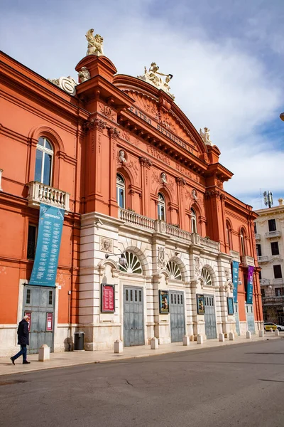 Teatro Petruzzelli Ciudad Bari Puglia Fotos De Stock Sin Royalties Gratis