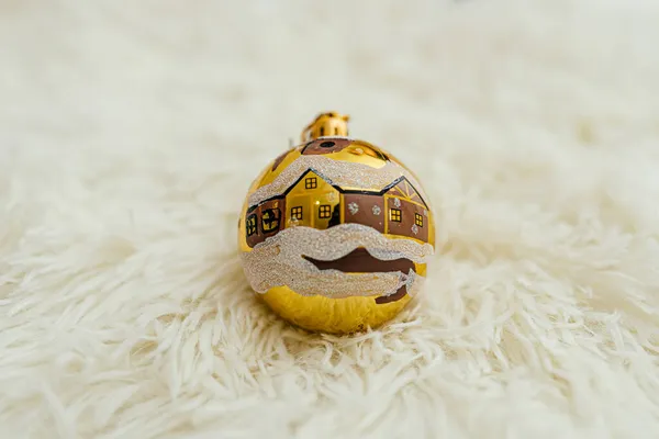 Yeni yıl ağacı için cam oyuncak. 