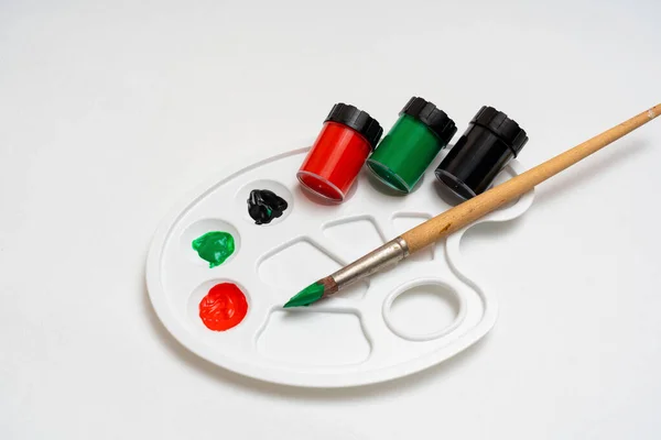 Resim yapmak için boya paleti 