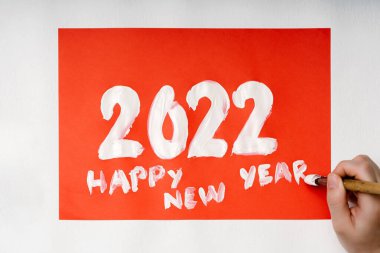 2022 ve mutlu yıllar kırmızı zemin