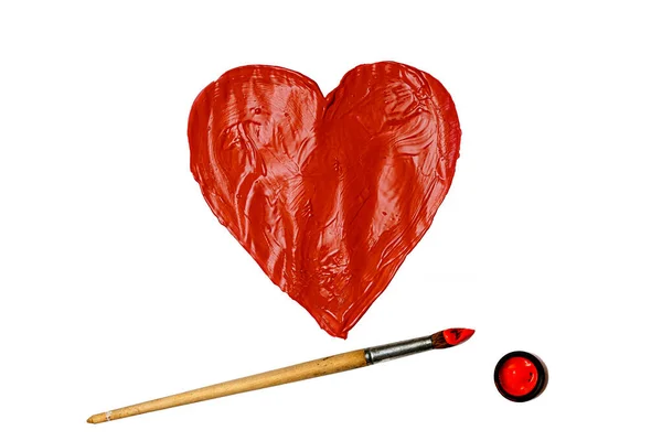 Sevgililer Günü vesilesiyle beyaz arka plana kırmızı kalp çizildi. 